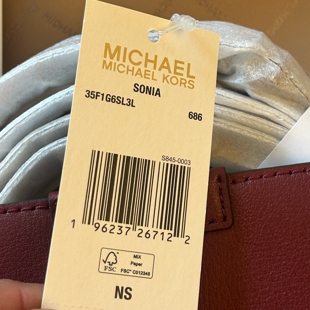 Bnwt MICHAEL KORS Sonia medium genuine leather shoulder handbag in dark cherry. - Picture 6 of 9